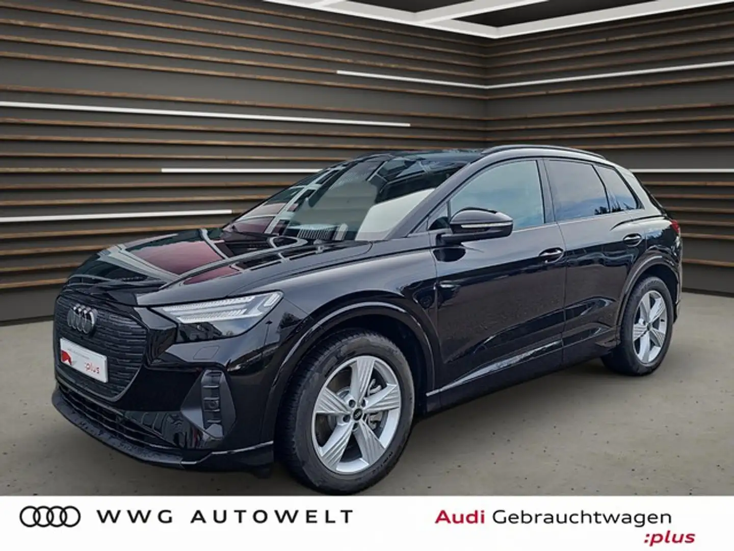Audi Q4 e-tron 45 e-tron AHK Matrix Pano Schwarz - 1