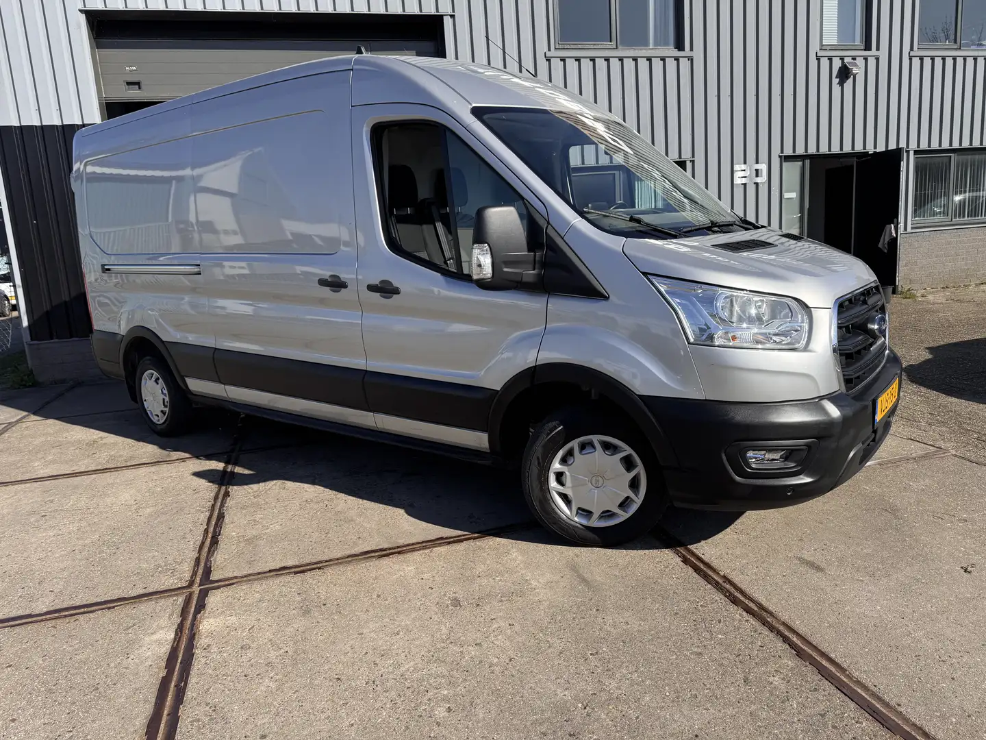 Ford Transit 310 2.0 TDCI L3H2 Tr Grijs - 2