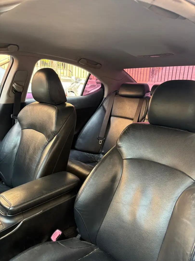 Lexus IS 220d el coche va perfecto todo revisión que hecha con F - 1