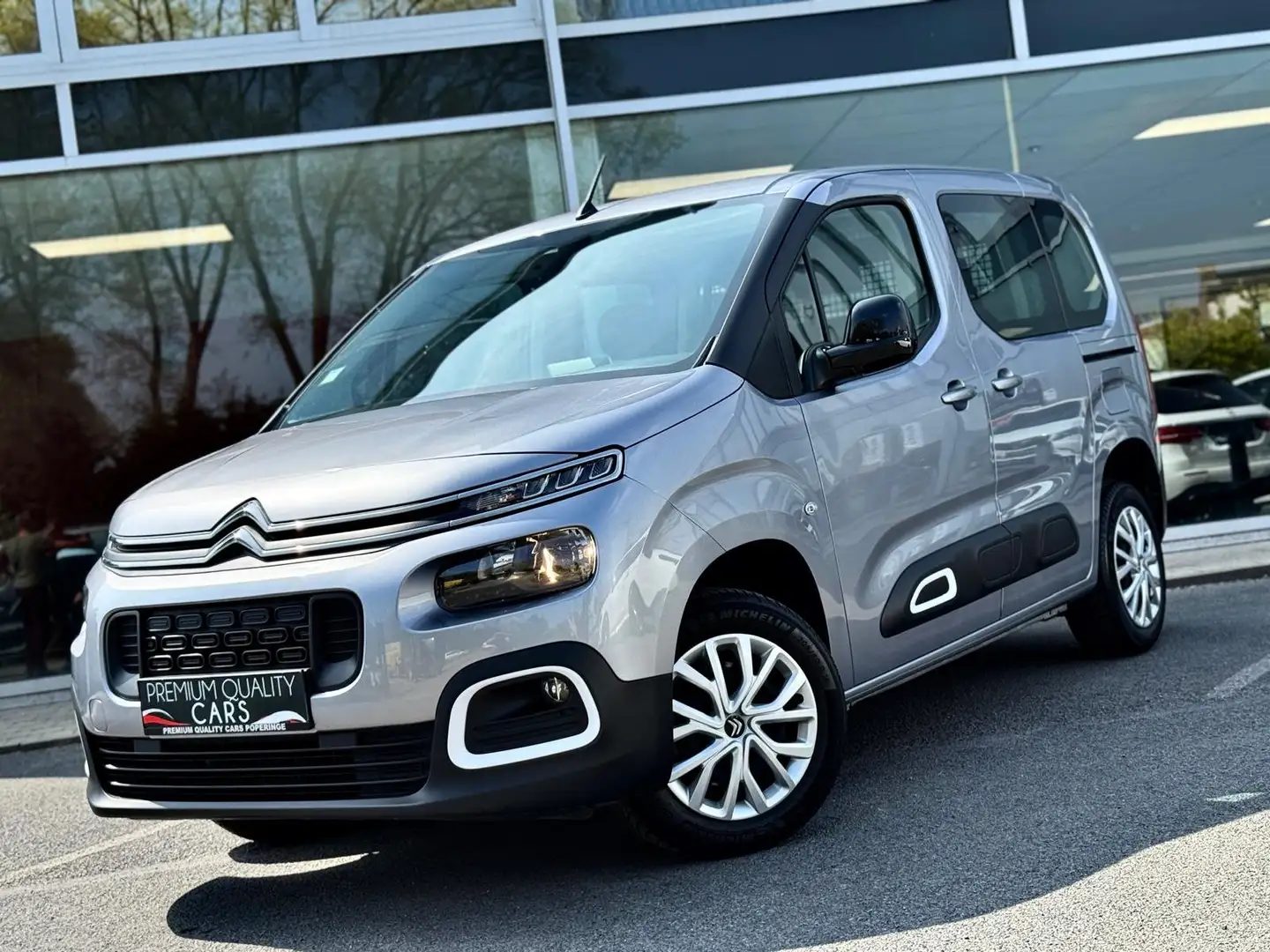 Citroen Berlingo 1.2 Benzine / 5 Zit plaatsen /  CAMERA / CARPLAY Gris - 1