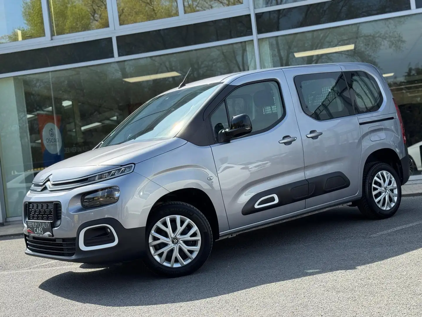 Citroen Berlingo 1.2 Benzine / 5 Zit plaatsen /  CAMERA / CARPLAY Gris - 2