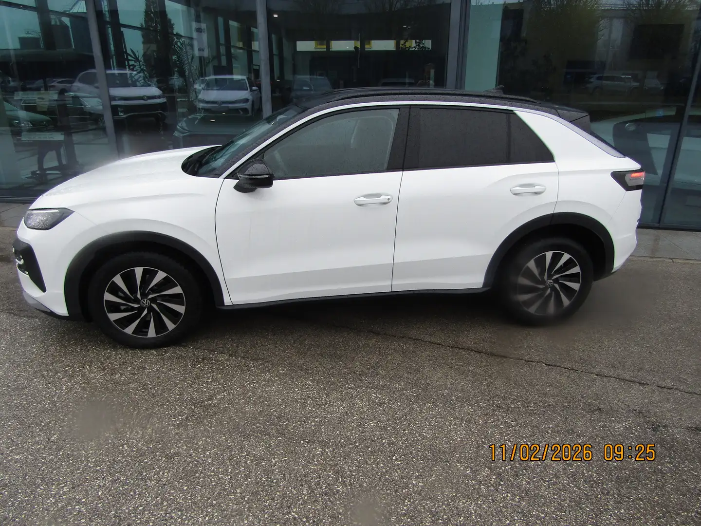 Volkswagen T-Roc 1.5 eTSI 85 kW Life Weiß - 2