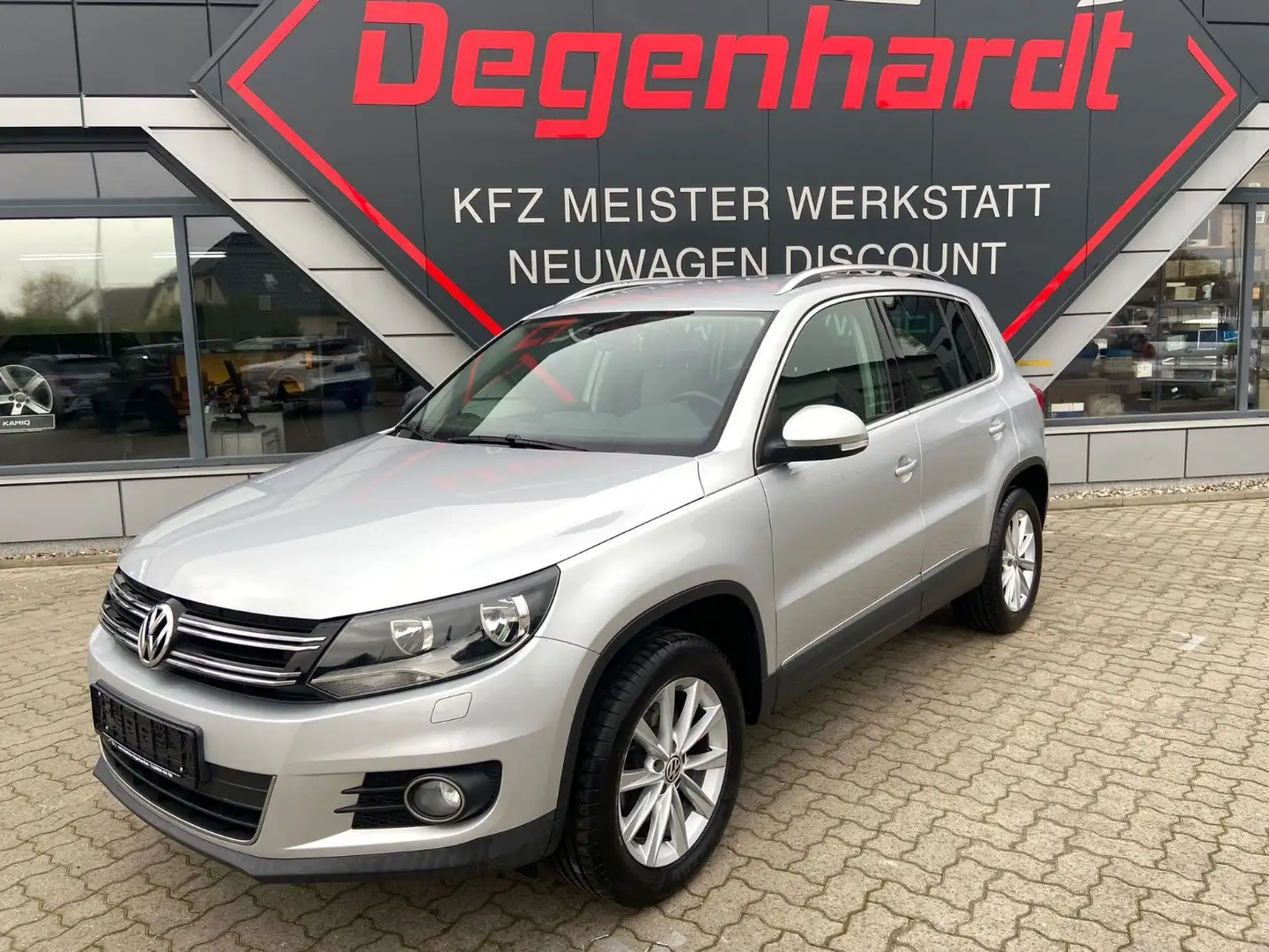 Volkswagen Tiguan 1.4 TSI Sport & Style BMT Argent - 1
