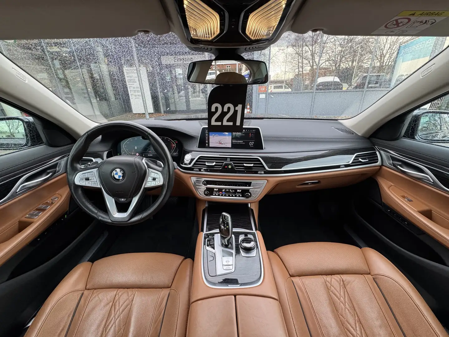 BMW 740 d xDrive Glasdach AHK St-Hzg Massage DA-Prof Grau - 2