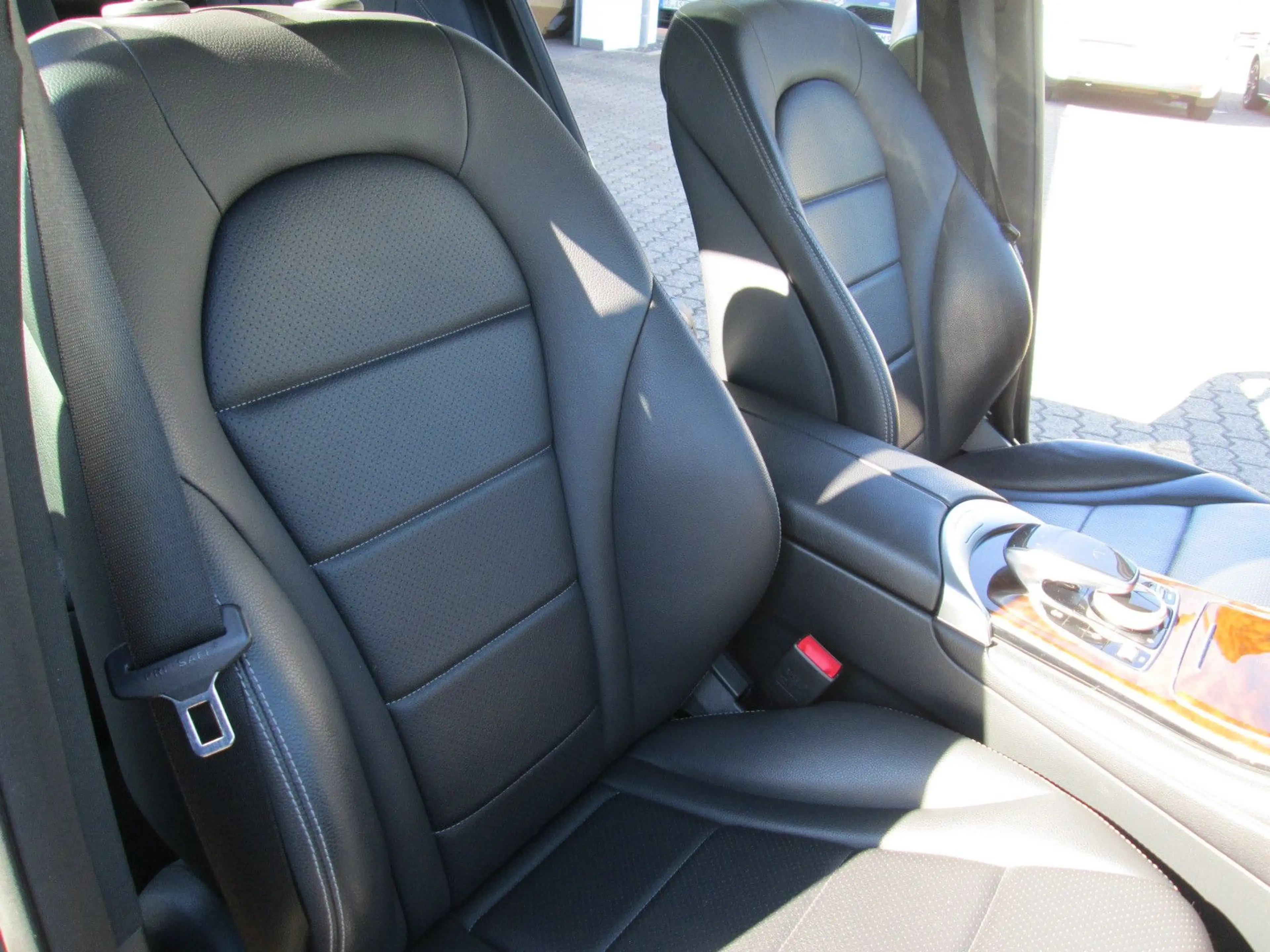 Mercedes-Benz GLC 220 d 4Matic — photo 13