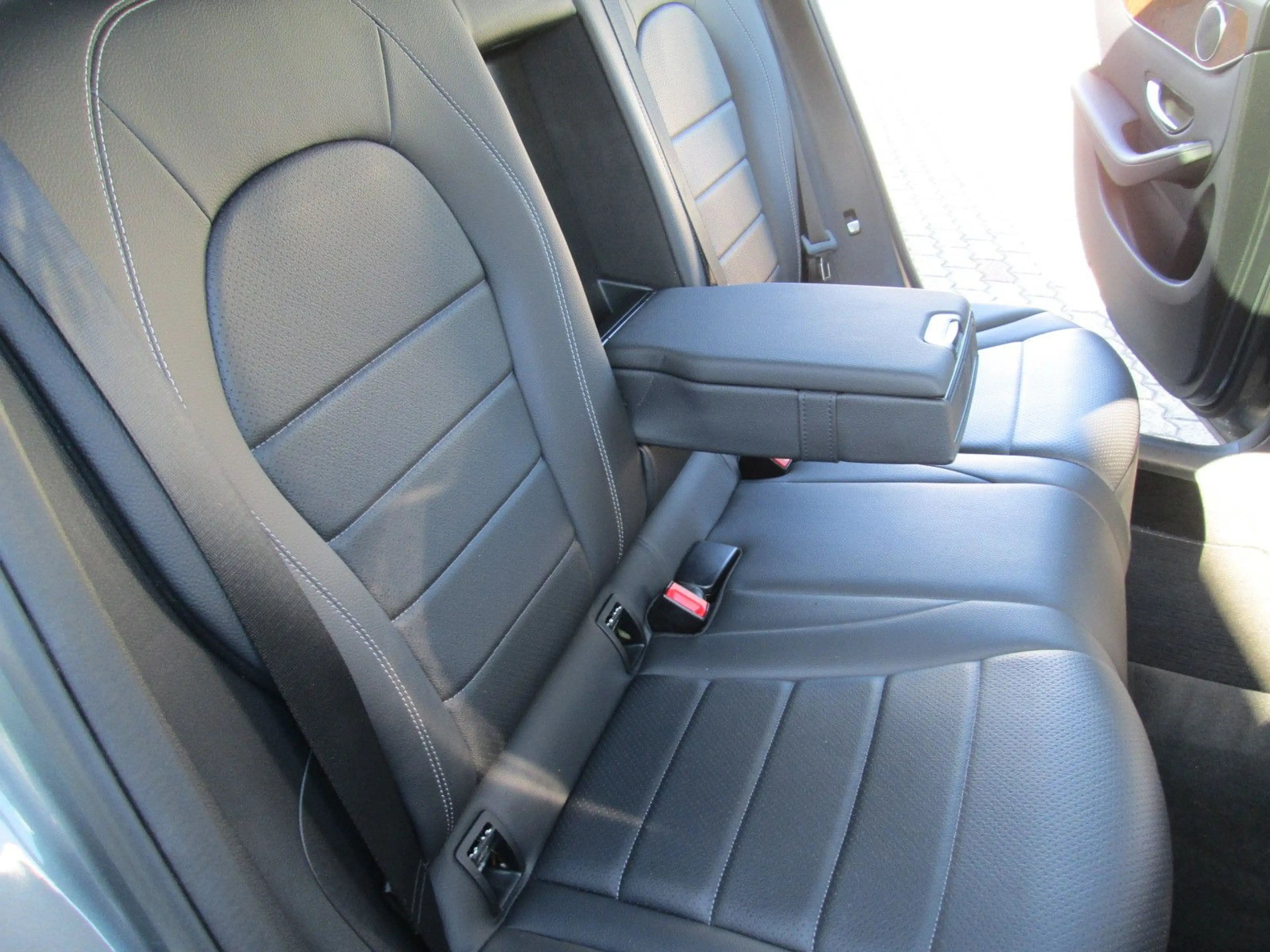 Mercedes-Benz GLC 220 d 4Matic — photo 10