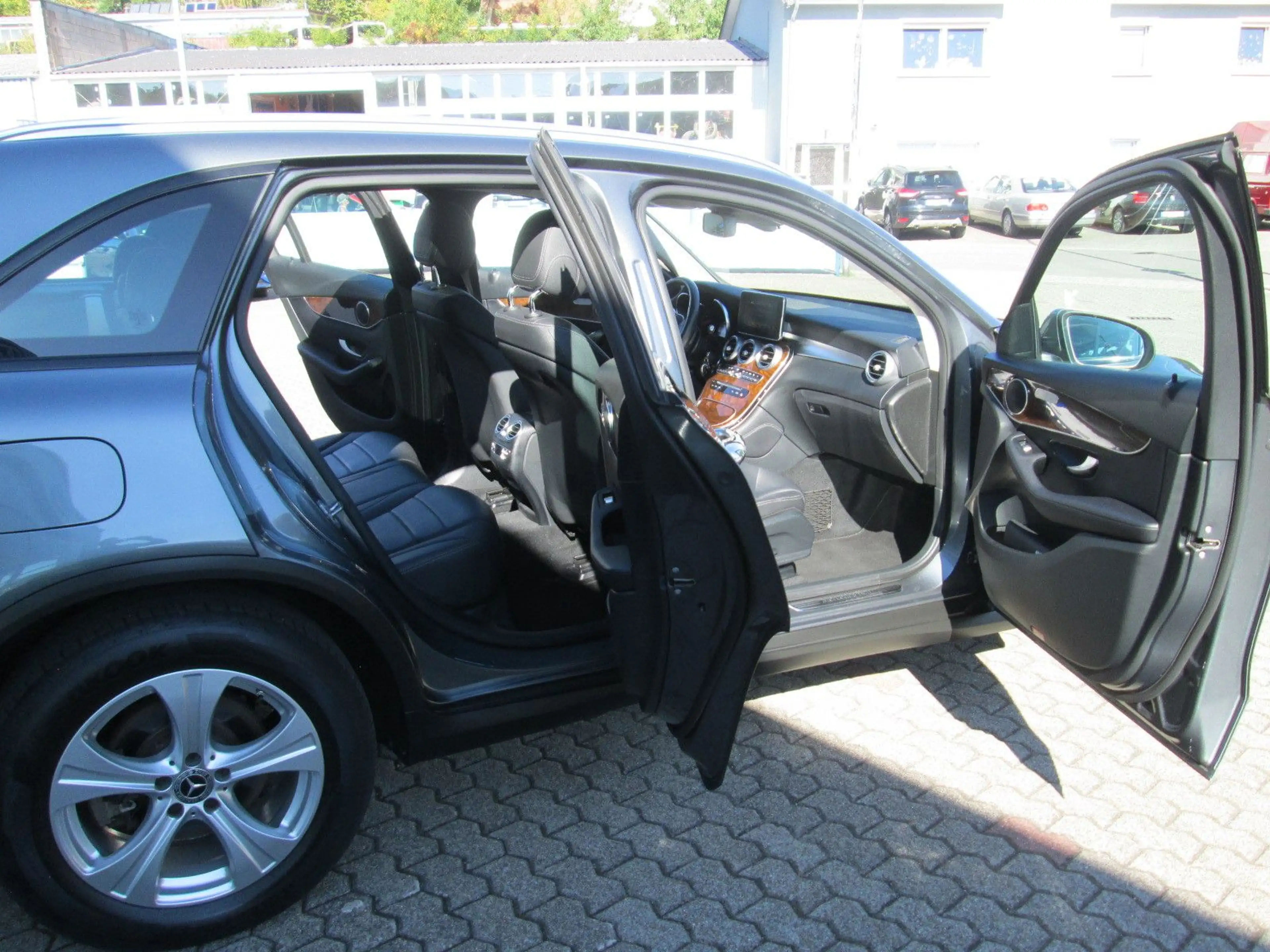 Mercedes-Benz GLC 220 d 4Matic — photo 7