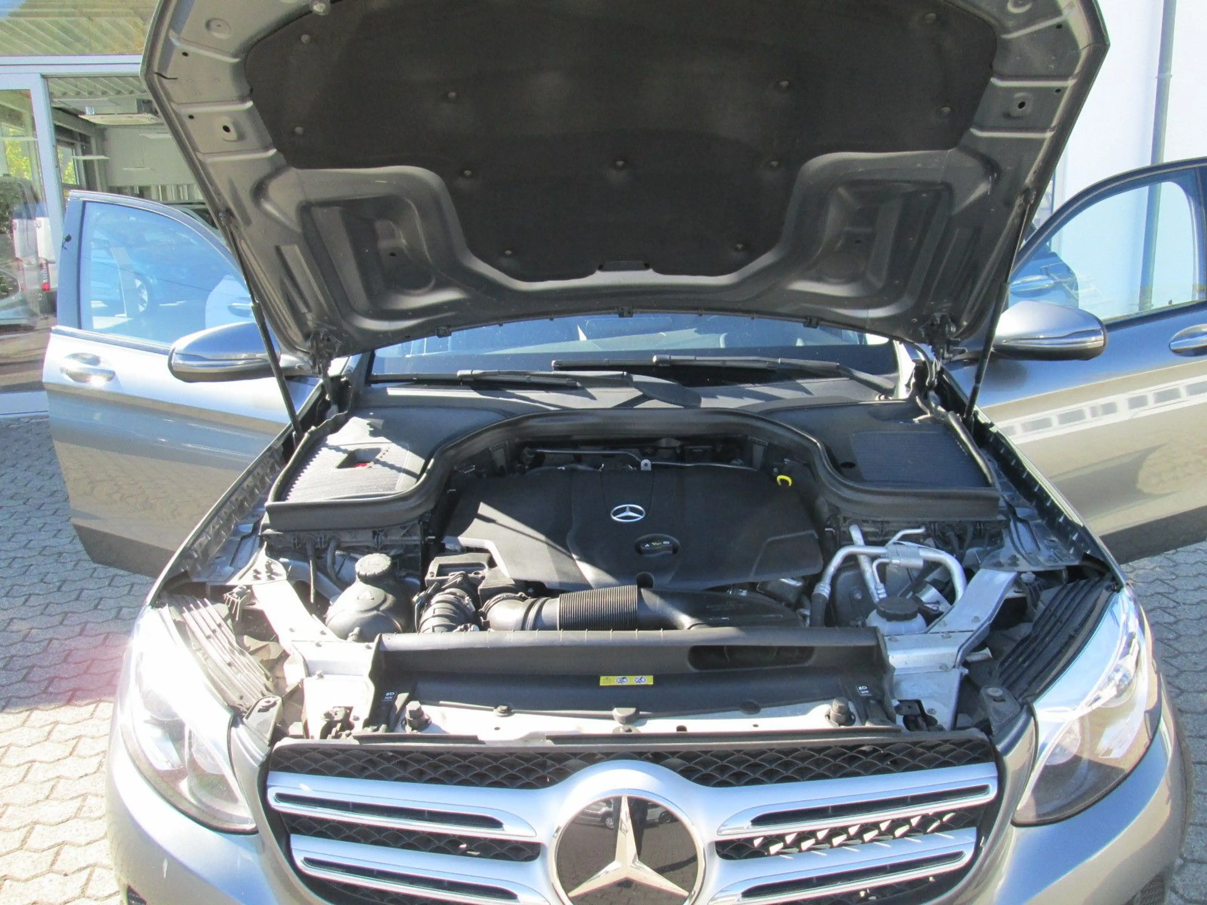 Mercedes-Benz GLC 220 d 4Matic — photo 9
