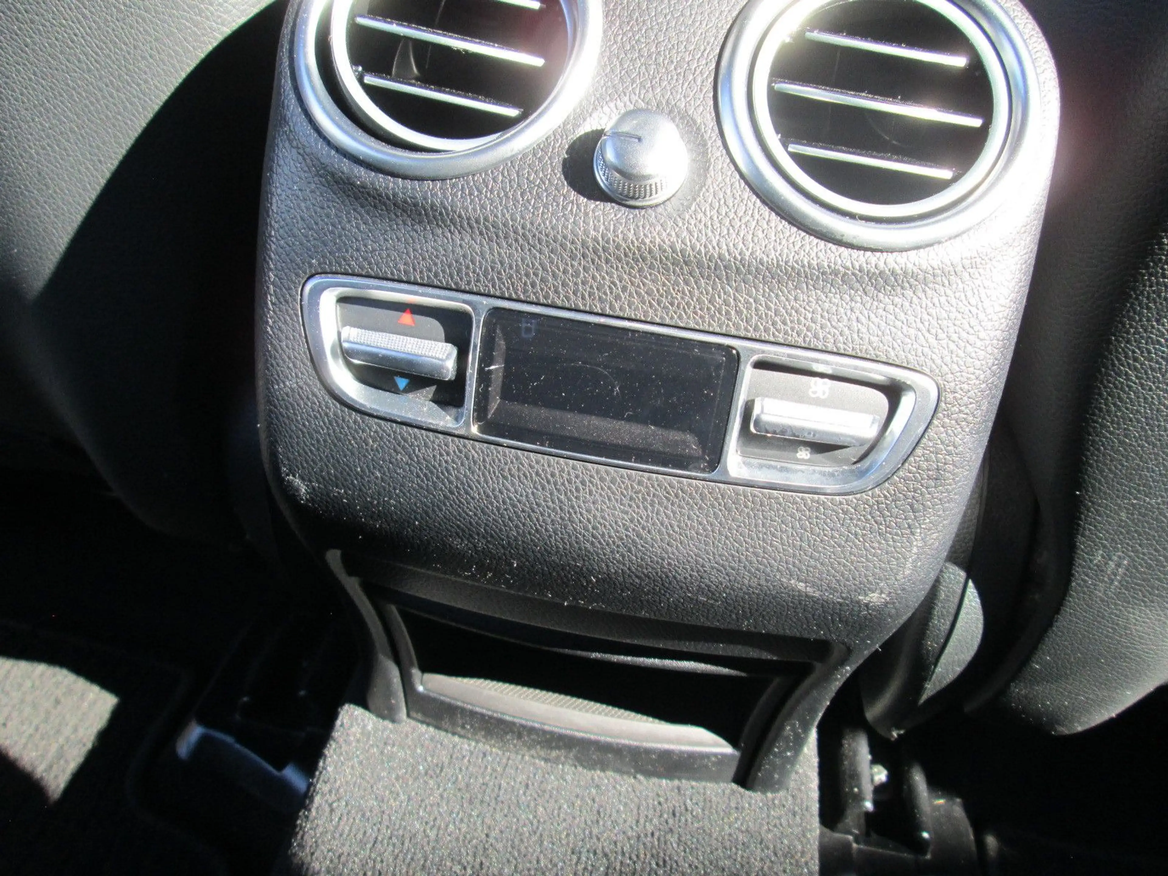Mercedes-Benz GLC 220 d 4Matic — photo 12