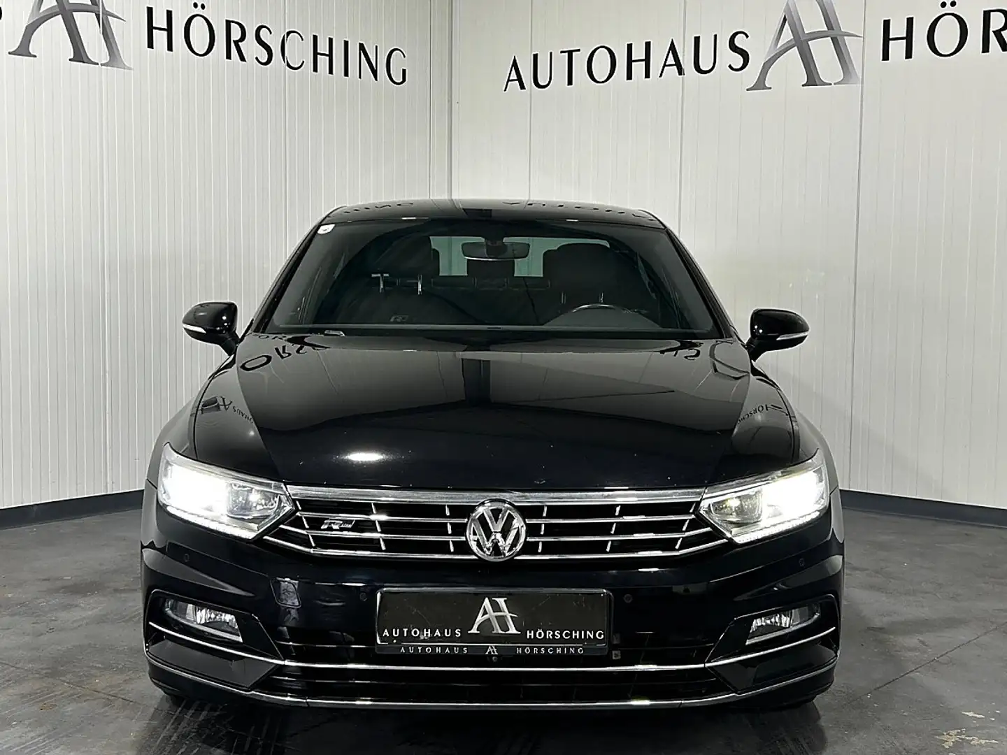 Volkswagen Passat Highline//R-Line// 2,0 TDI DSG Schwarz - 2