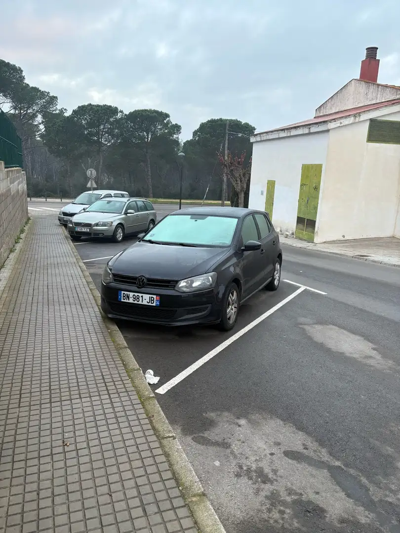 Volkswagen Polo Sedan - 2