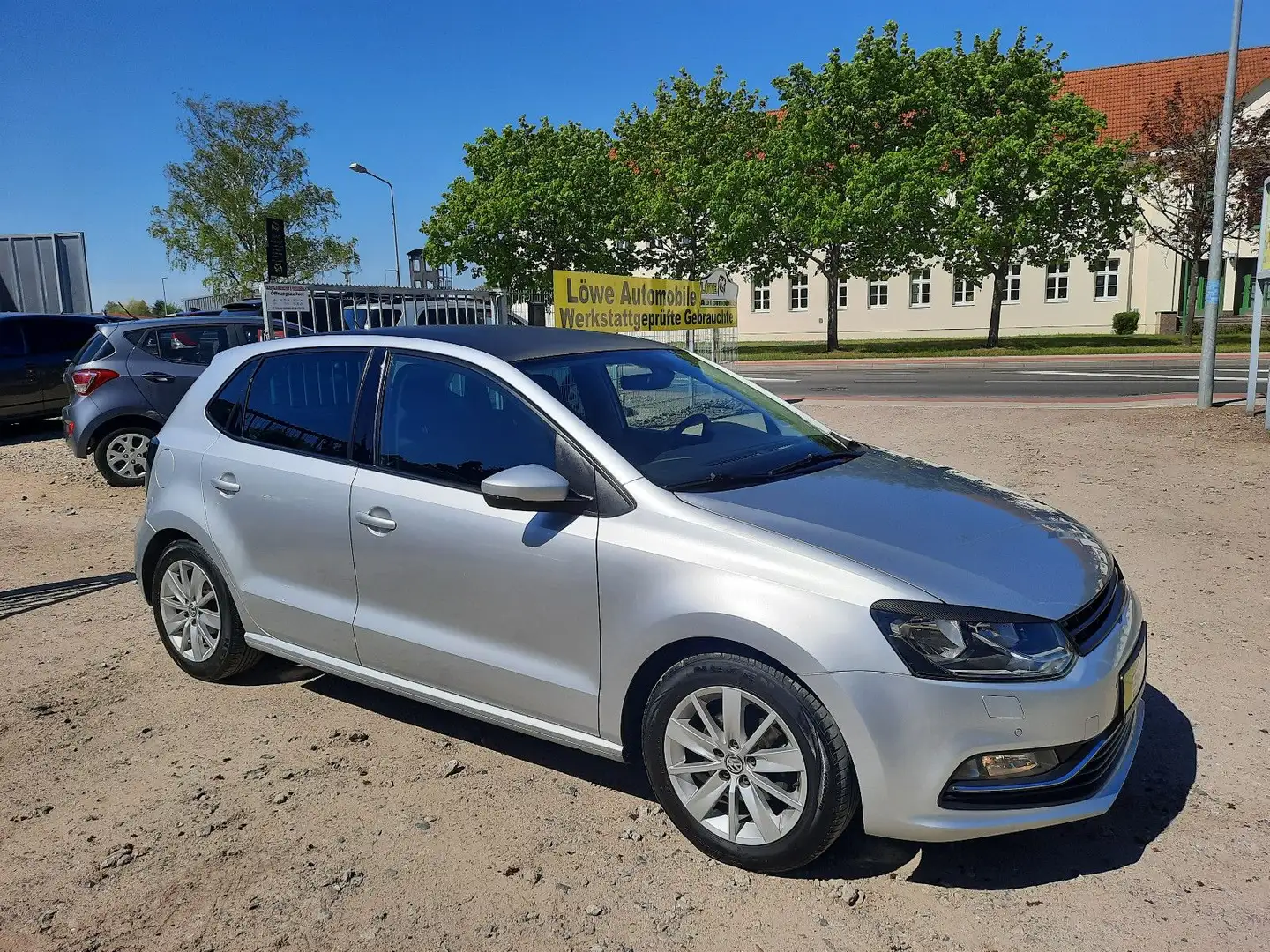 Volkswagen Polo Kleinwagen in Silber gebraucht in Pasewalk für € 7.990,-