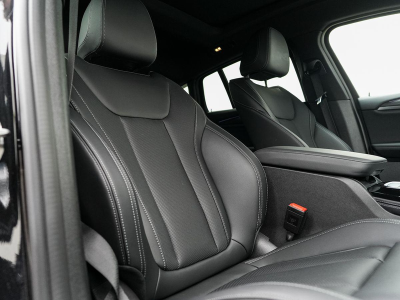 BMW X4 xDrive20d M-Sport AHK PANO ACC Laser HuD KoZg — photo 11