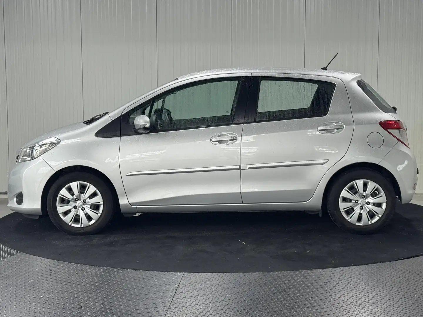 Toyota Yaris 1.3 VVT-i Aspiration Automaat Trekhaak Camera Grijs - 2
