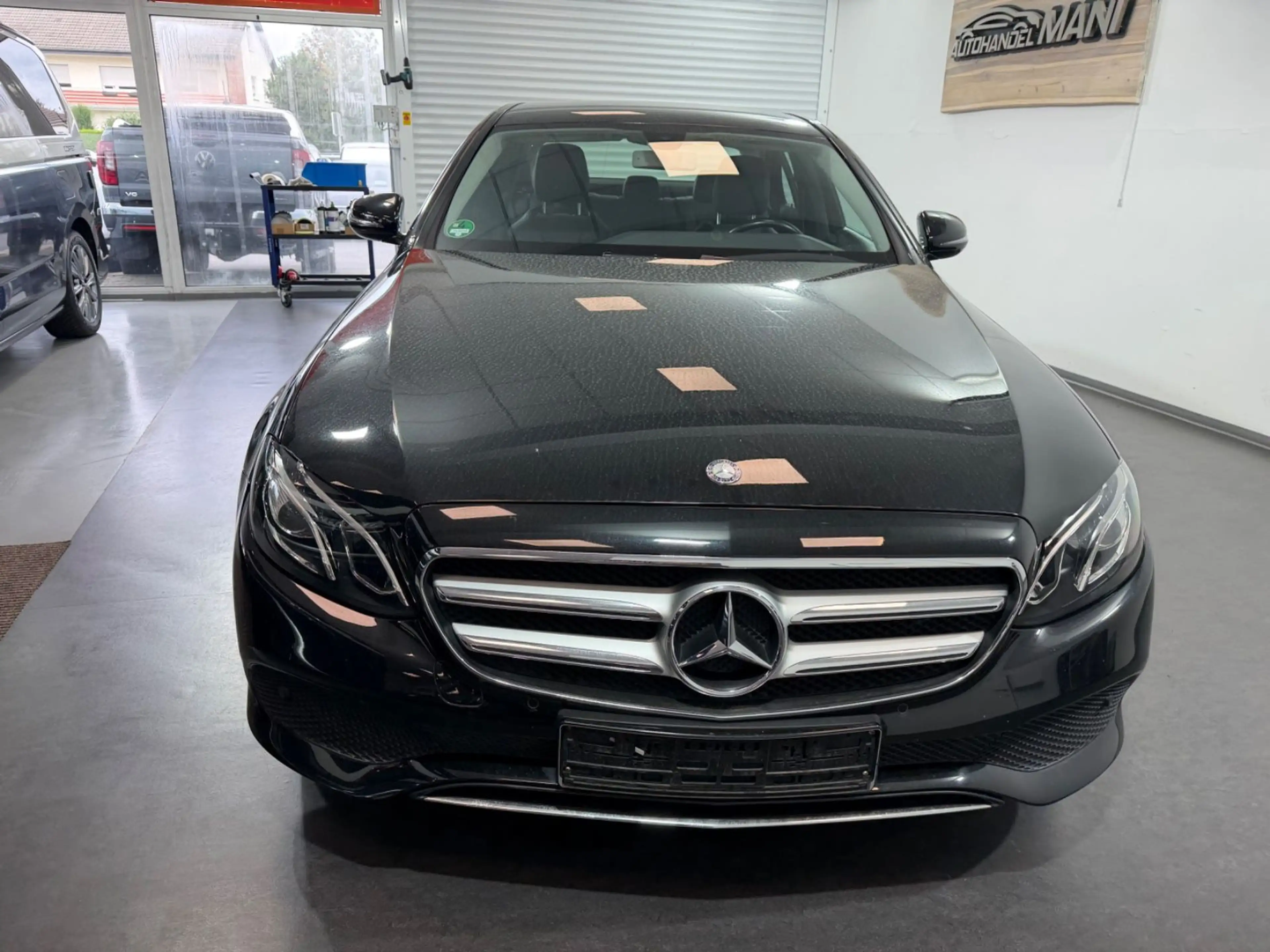 Mercedes-Benz E 200 E/Avangarde/LED/Kamera/PDC/ACC/Leder/ — photo 2