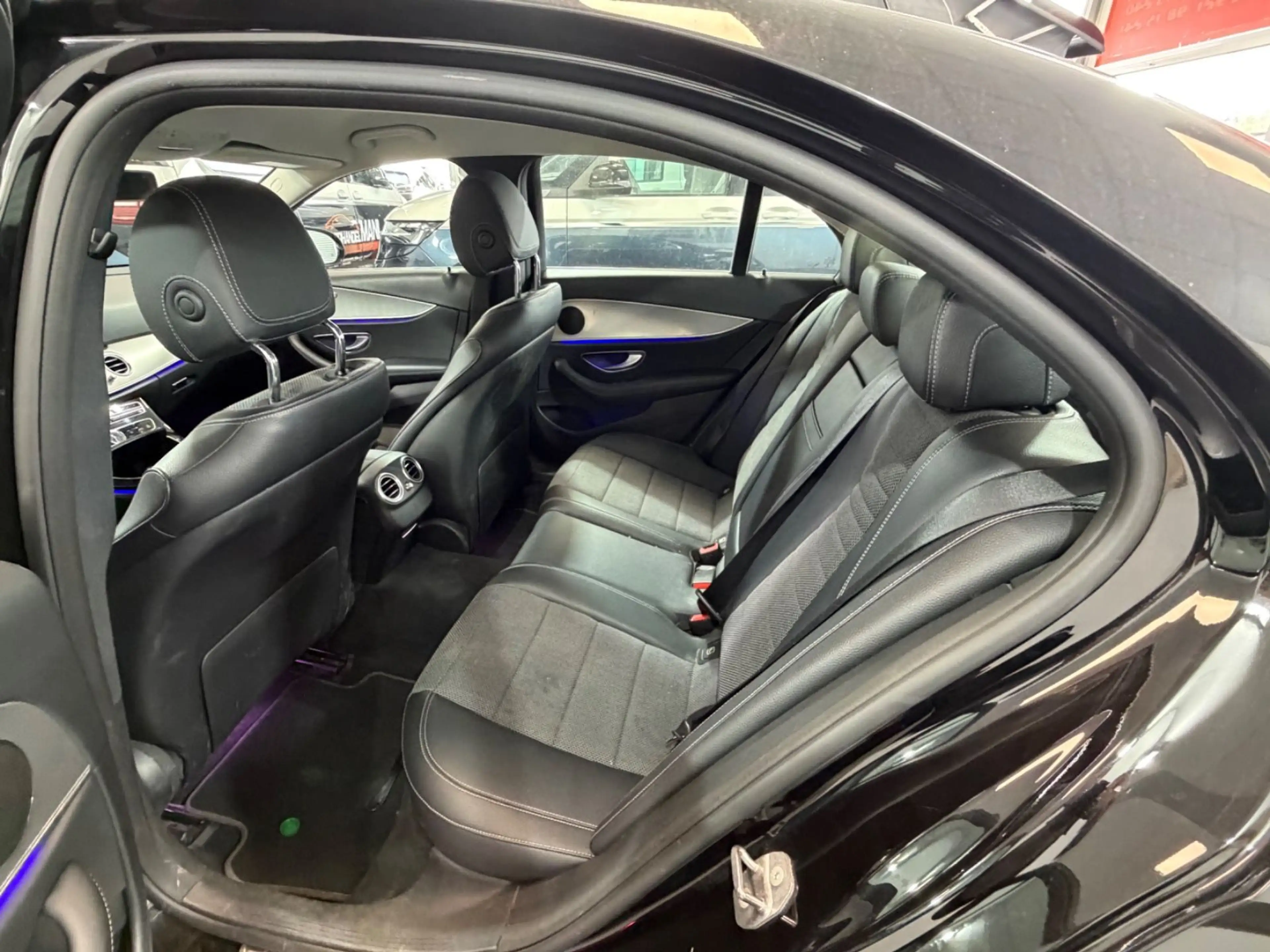Mercedes-Benz E 200 E/Avangarde/LED/Kamera/PDC/ACC/Leder/ — photo 12