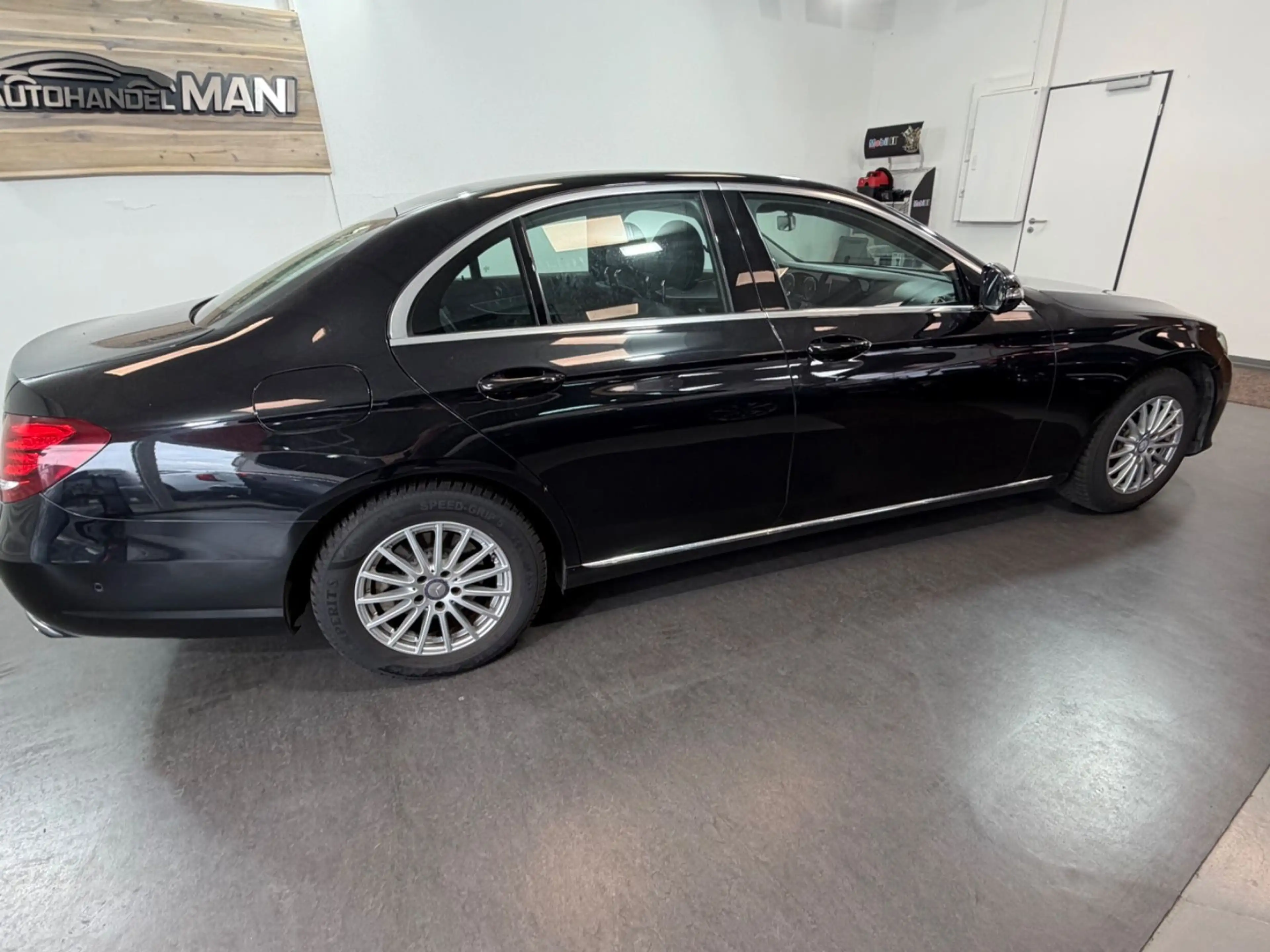Mercedes-Benz E 200 E/Avangarde/LED/Kamera/PDC/ACC/Leder/ — photo 8