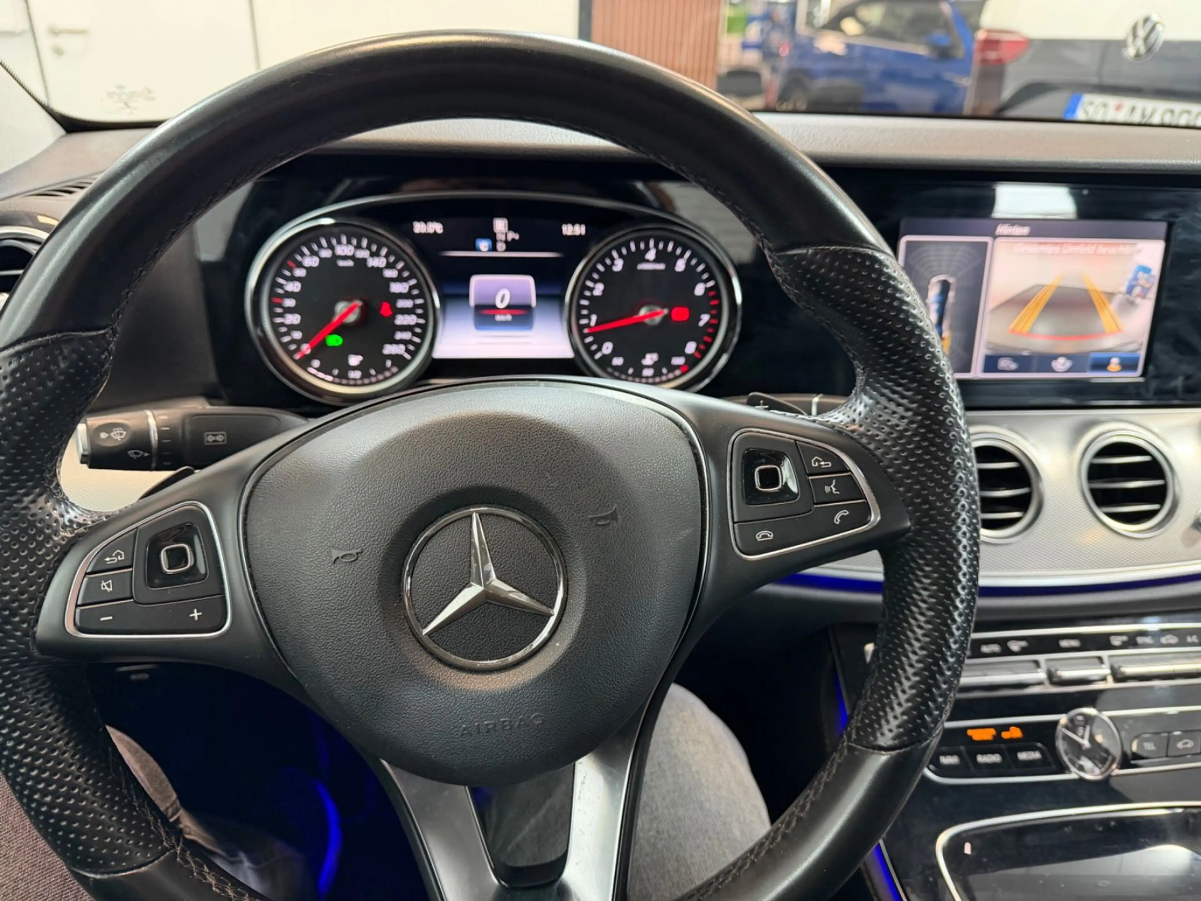 Mercedes-Benz E 200 E/Avangarde/LED/Kamera/PDC/ACC/Leder/ — photo 9