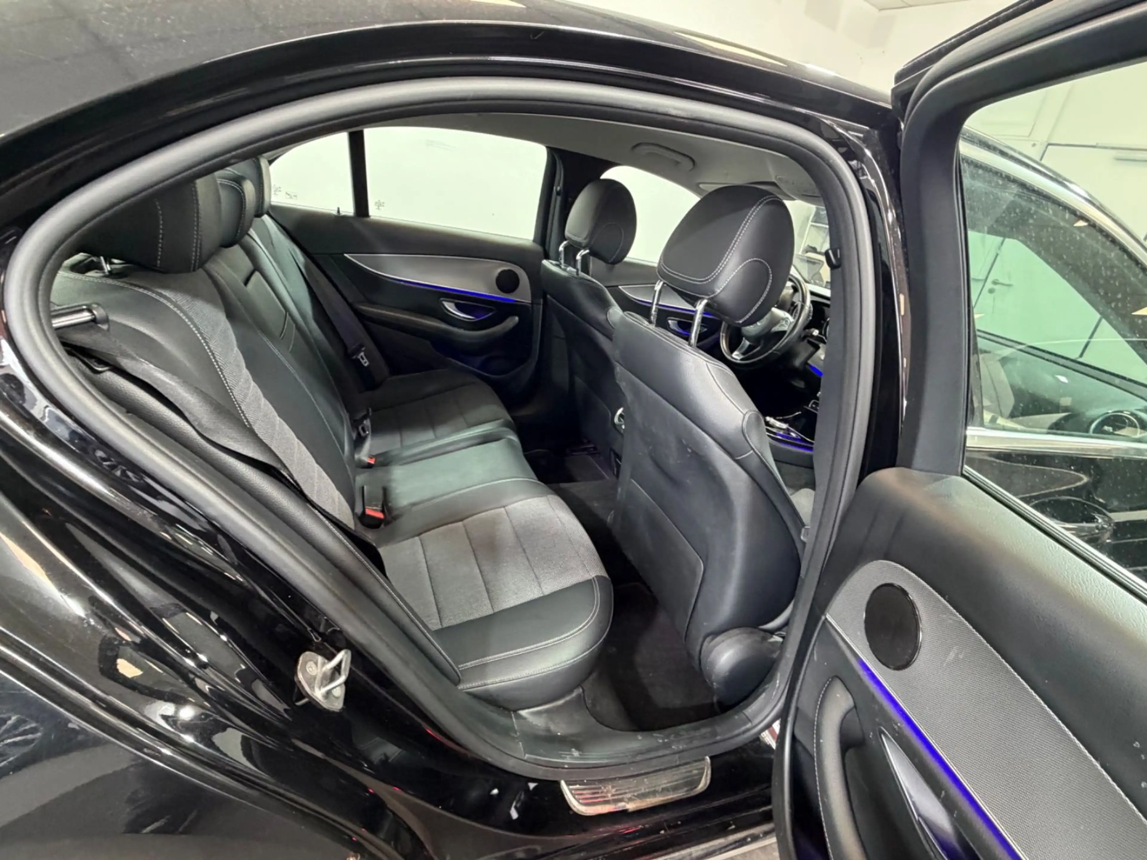 Mercedes-Benz E 200 E/Avangarde/LED/Kamera/PDC/ACC/Leder/ — photo 15