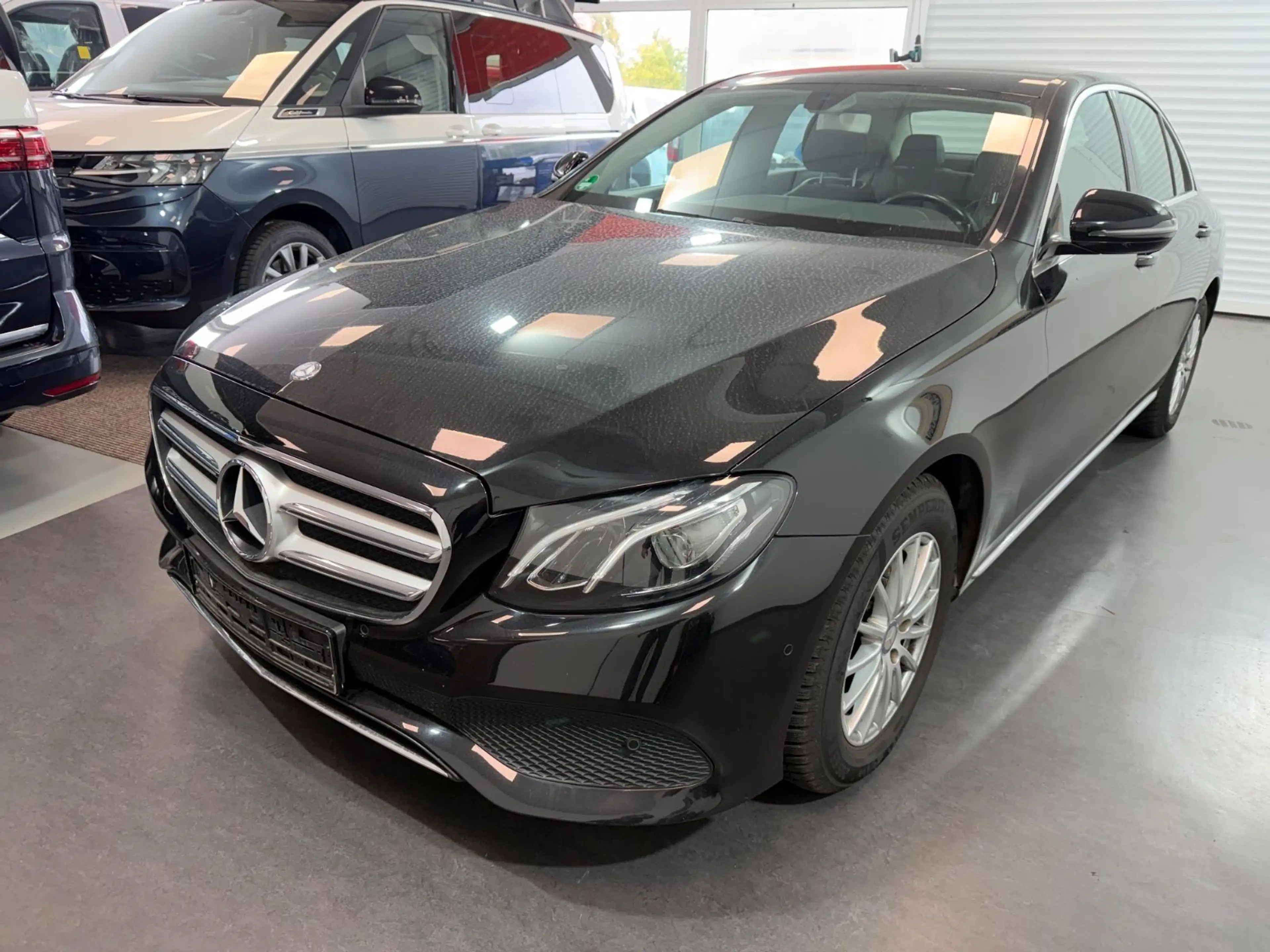 Mercedes-Benz E 200 E/Avangarde/LED/Kamera/PDC/ACC/Leder/ — photo 3