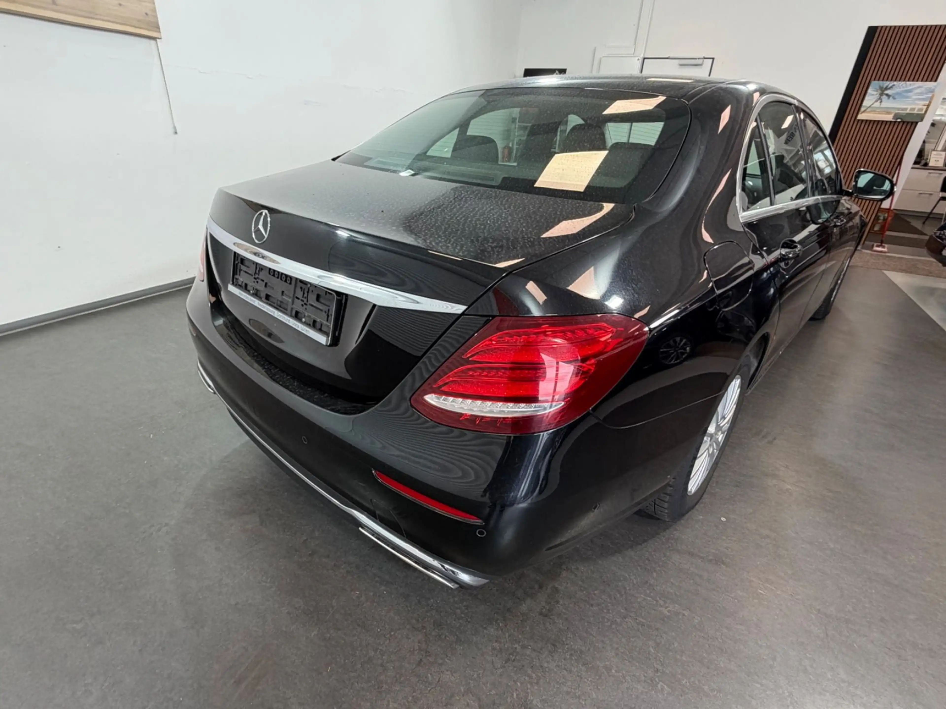 Mercedes-Benz E 200 E/Avangarde/LED/Kamera/PDC/ACC/Leder/ — photo 7