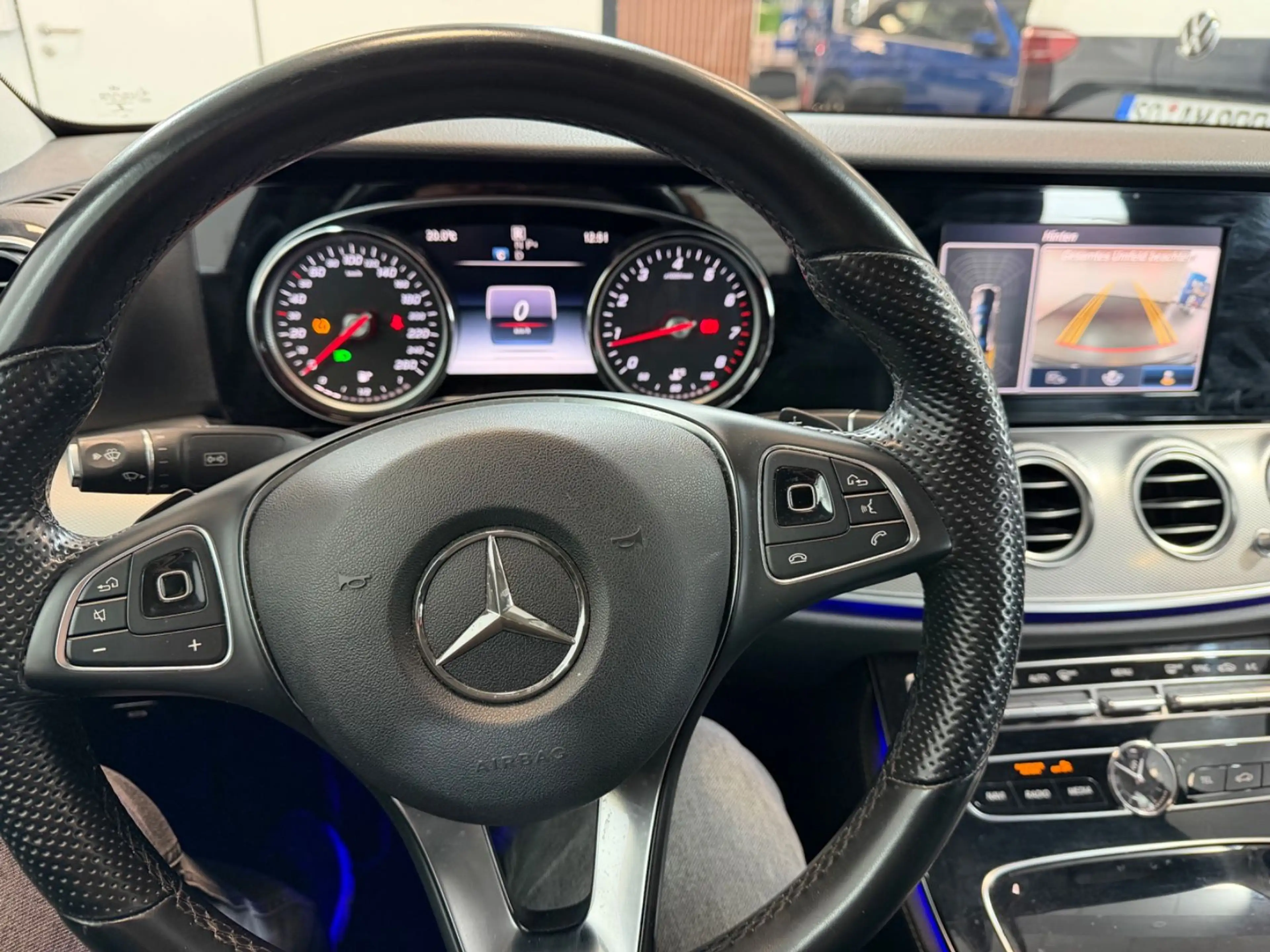 Mercedes-Benz E 200 E/Avangarde/LED/Kamera/PDC/ACC/Leder/ — photo 10