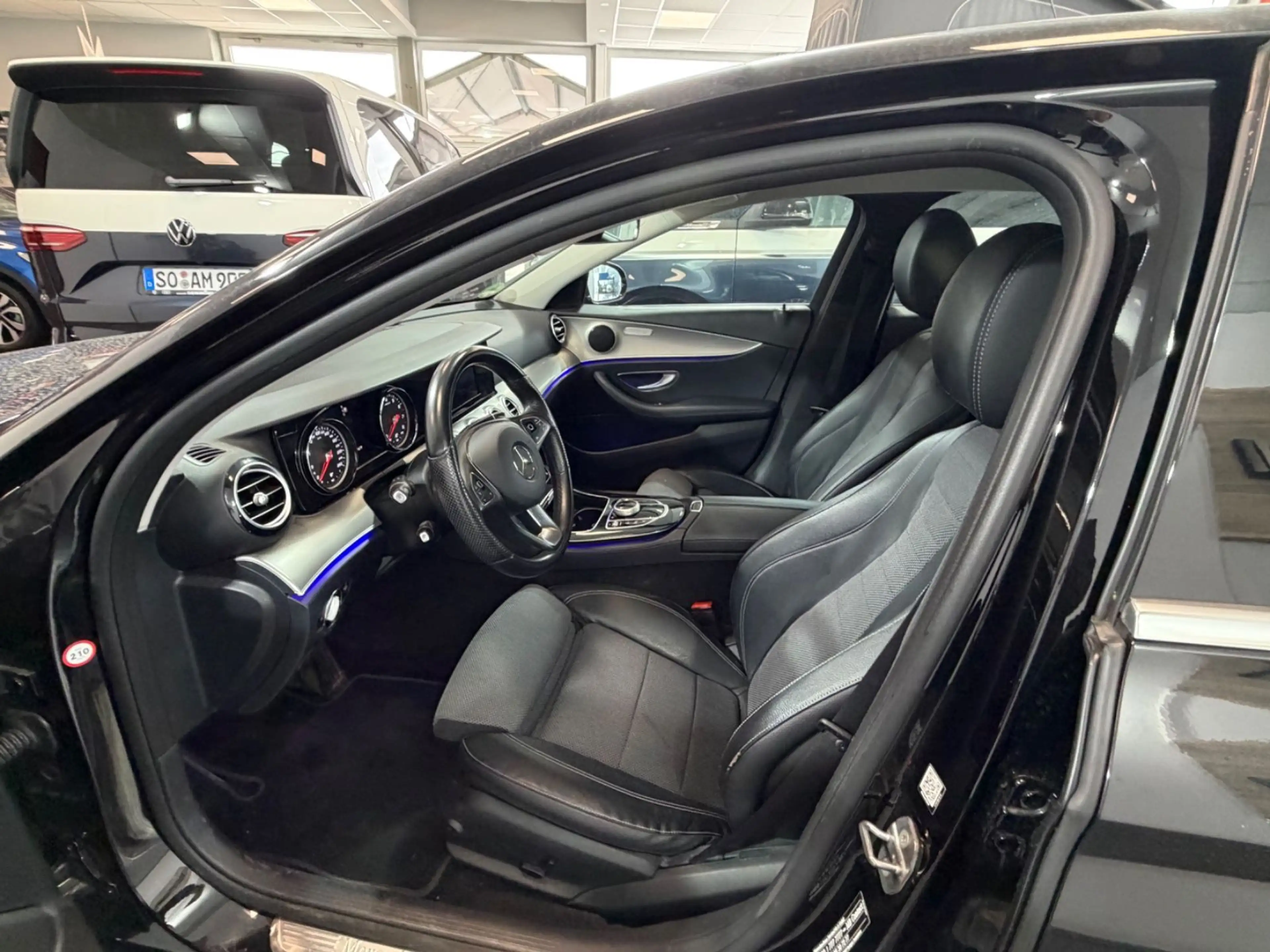 Mercedes-Benz E 200 E/Avangarde/LED/Kamera/PDC/ACC/Leder/ — photo 13