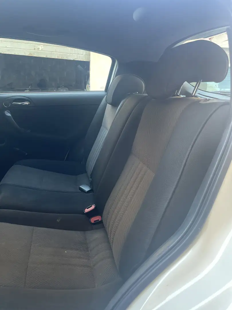 Alfa Romeo 147 5p 1.6 ts 16v Distinctive c/esp 105cv - 1