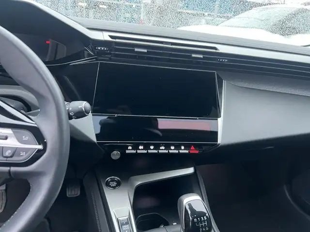 Peugeot 308 view 9