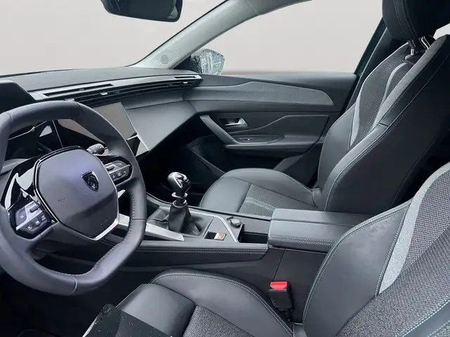 Peugeot 308 view 6