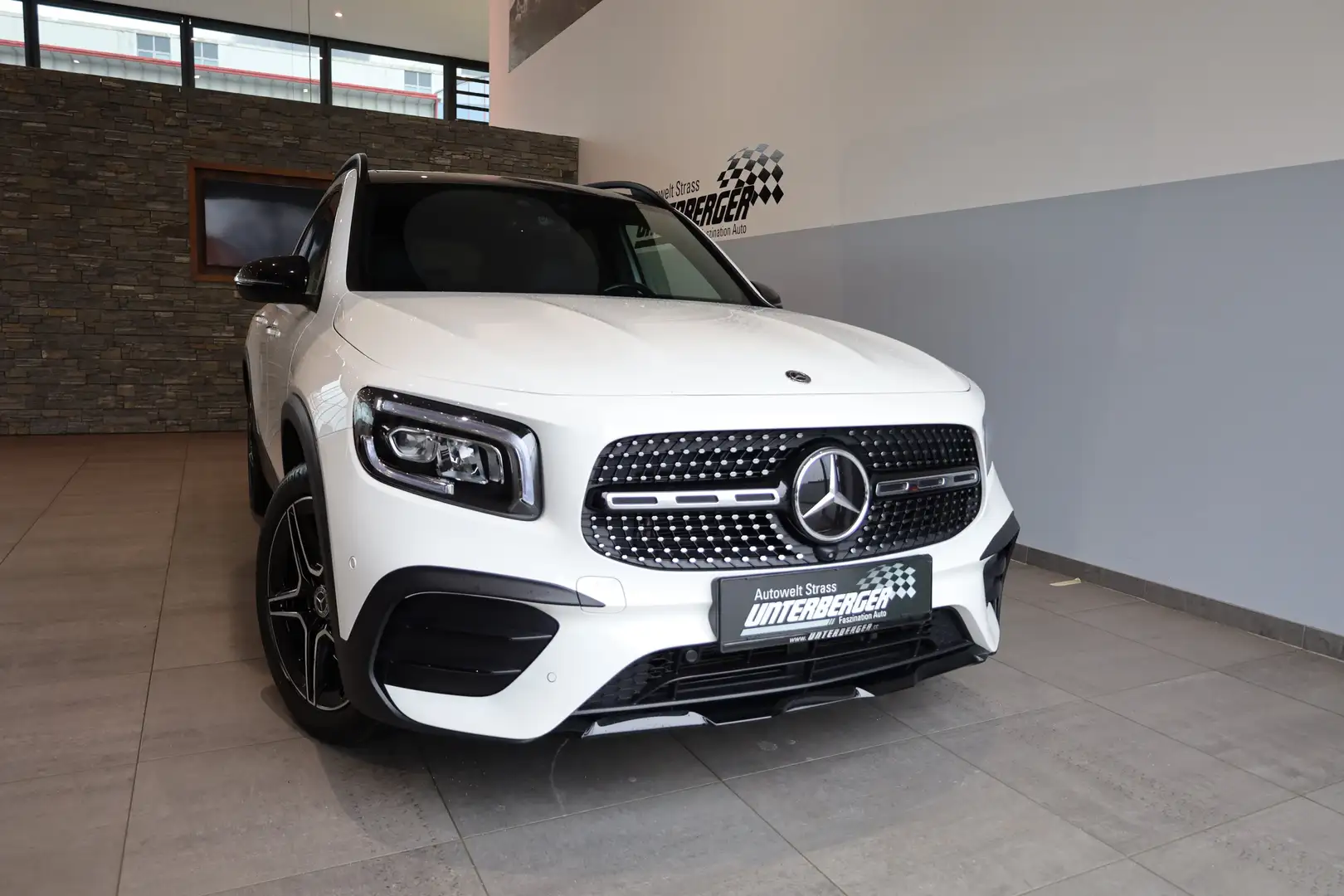 Mercedes-Benz GLB 250 4MATIC AMG Line Weiß - 2