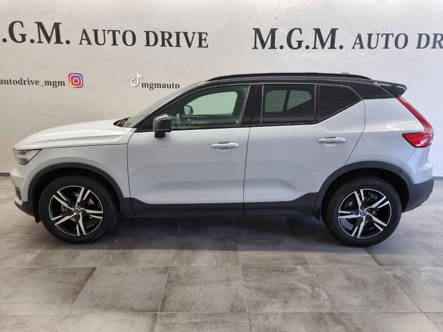 Volvo XC40 D3 R-design Grigio - 2