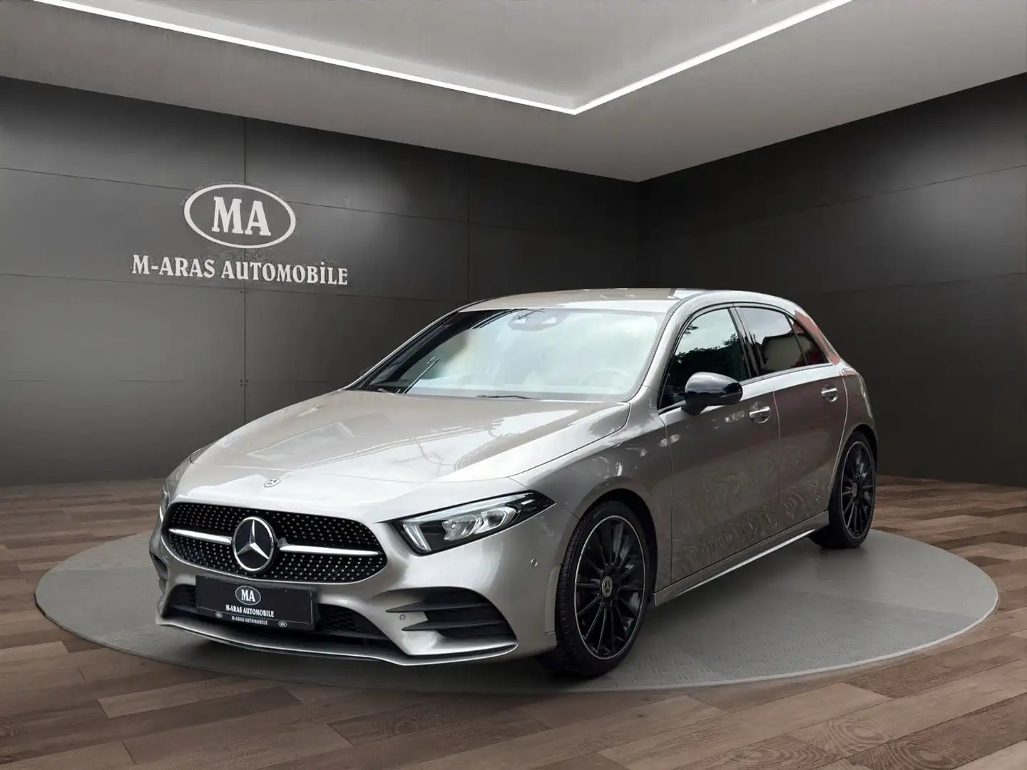Mercedes-Benz A 200 AMG-Line Leder Automatic Kamera 20" Alu Silber - 1