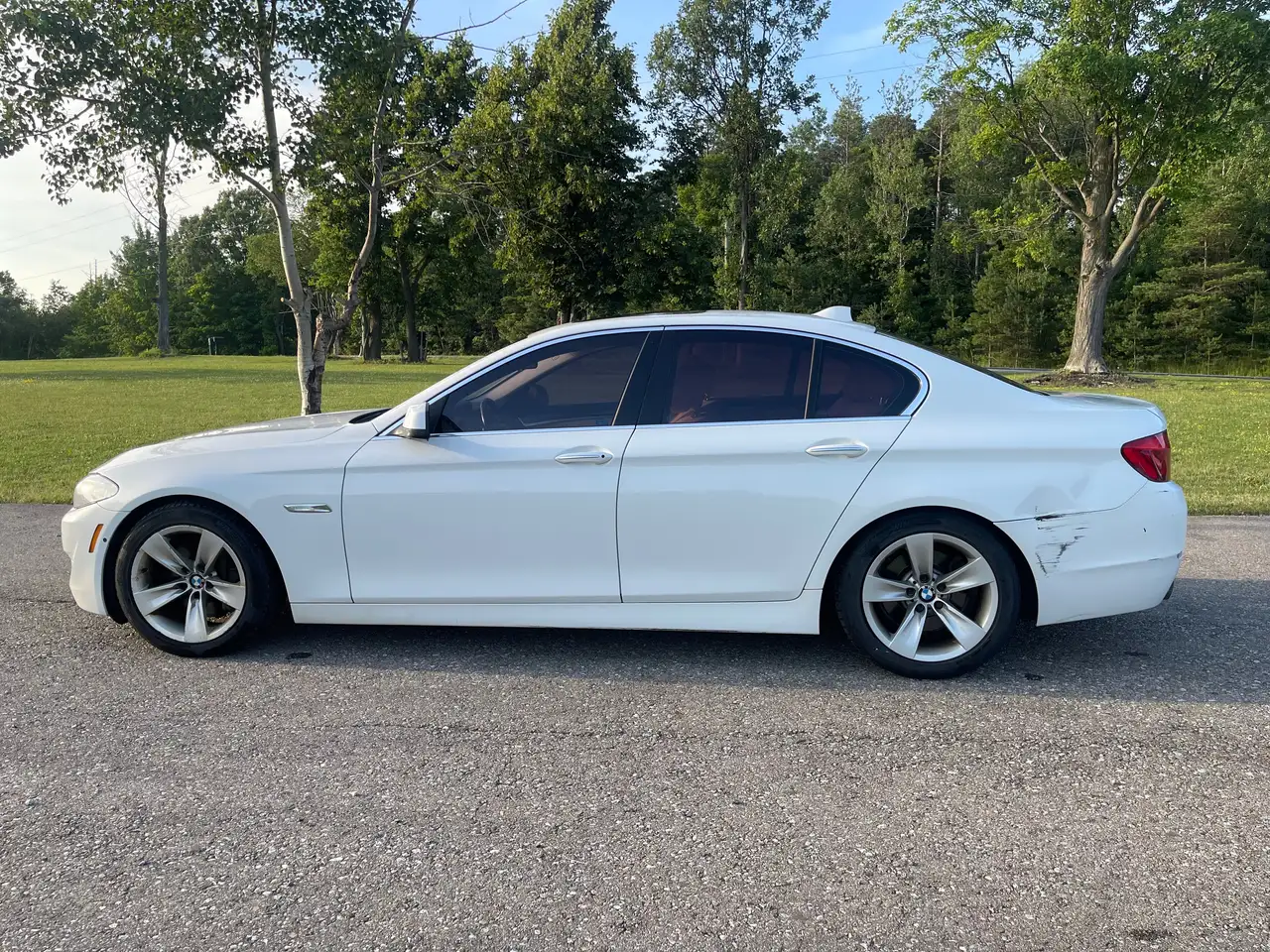BMW 5 Series photo BMW 5 Series