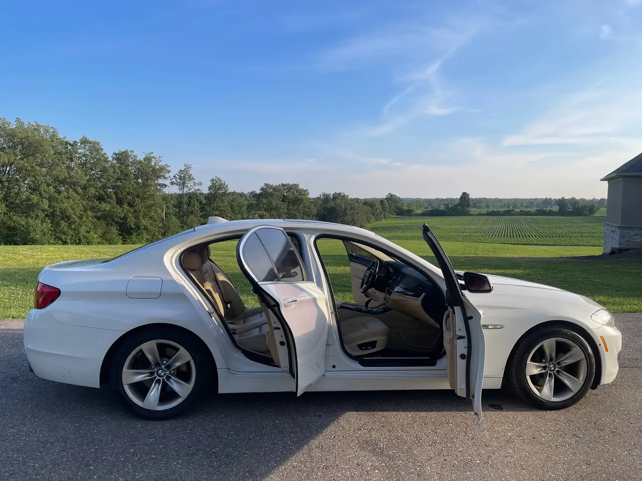 BMW 5 Series photo BMW 5 Series