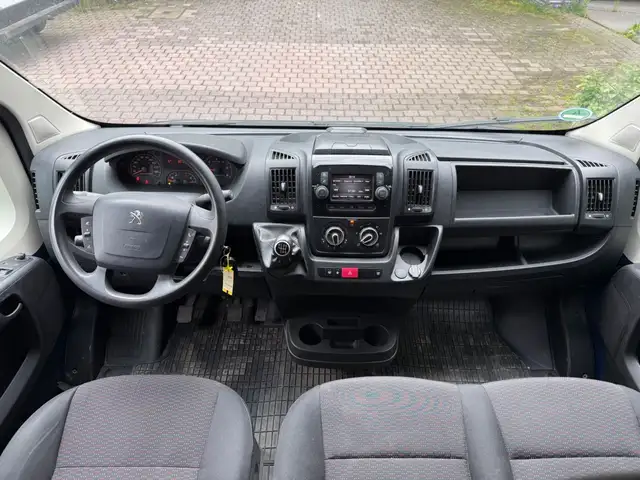 Peugeot Boxer view 10
