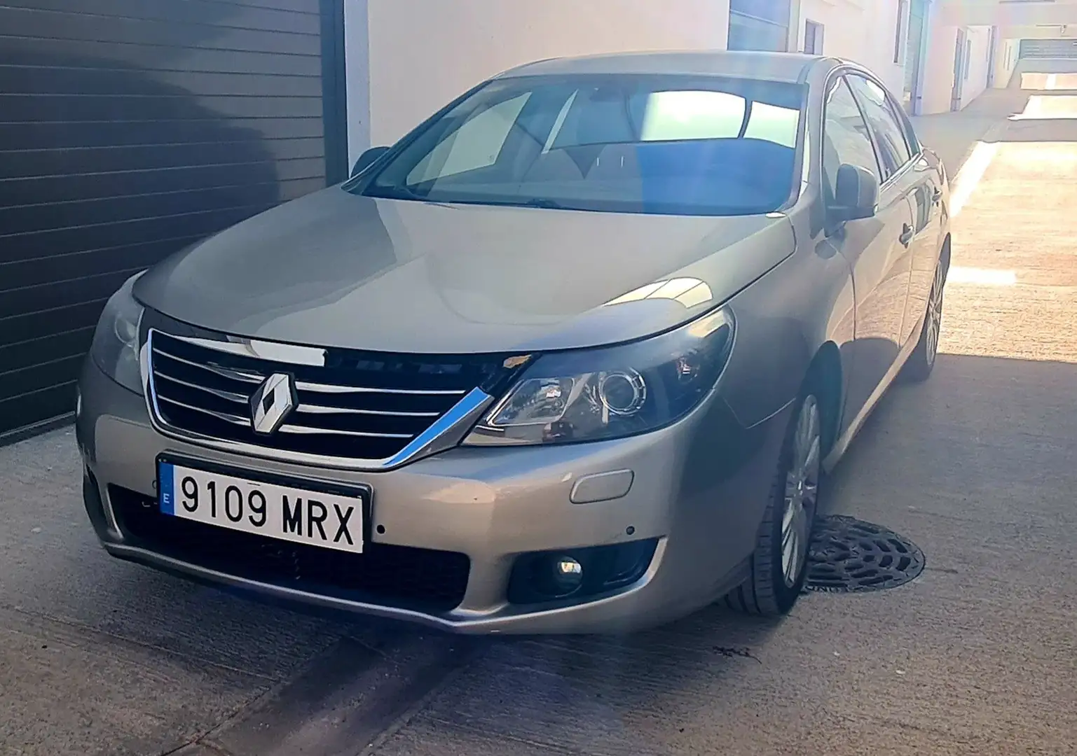 Renault Latitude initiale 2.0d automat - 1