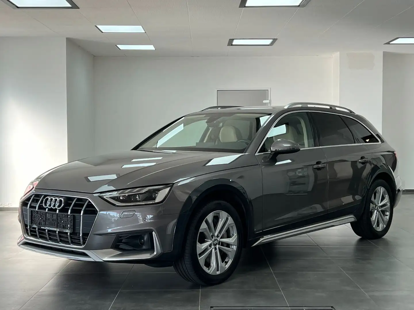 Audi A4 allroad quattro 50TDI/MLED/LEDER/KAM/PANO/AHK Grau - 2