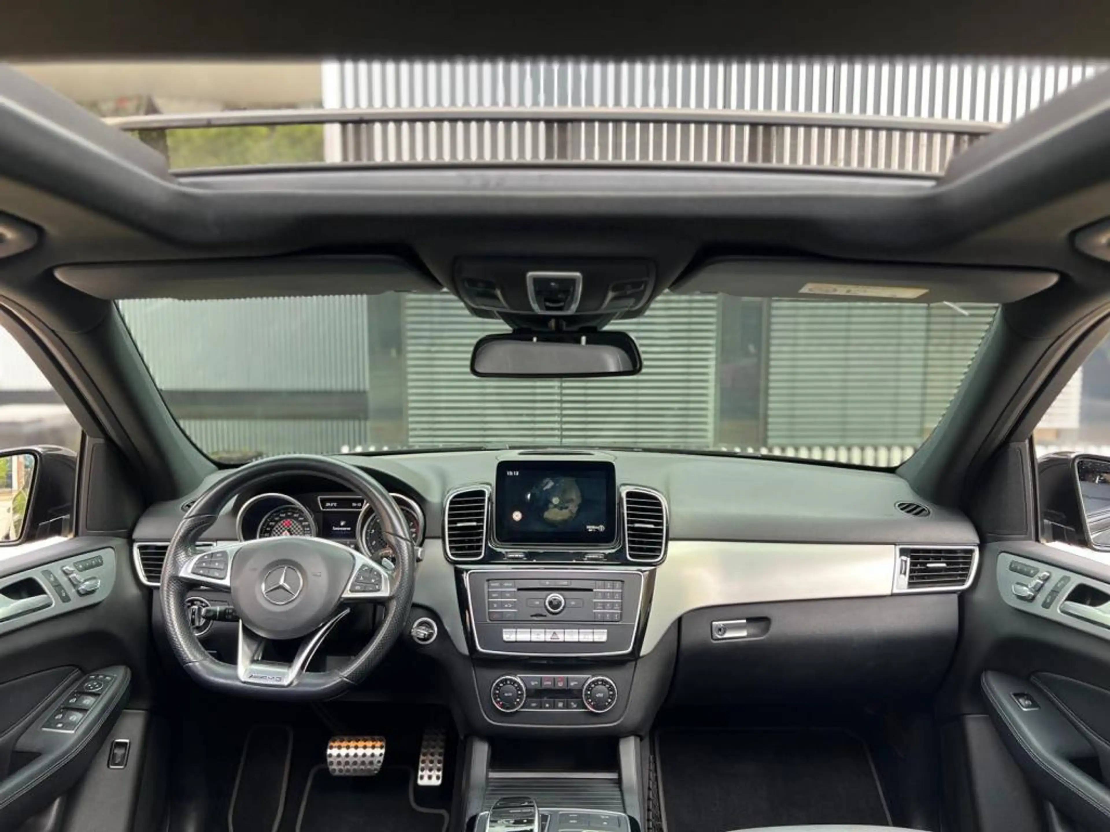 Mercedes-Benz GLE 450 GLE 450 AMG /  4Matic / CAMERA 360 / TOIT PANORAMIQUE / — photo 12