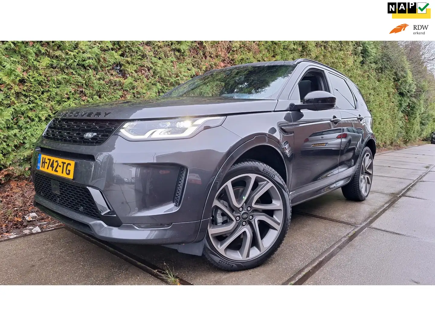 Land Rover Discovery Sport D150 2.0 R-Dynamic HSE Grijs - 1