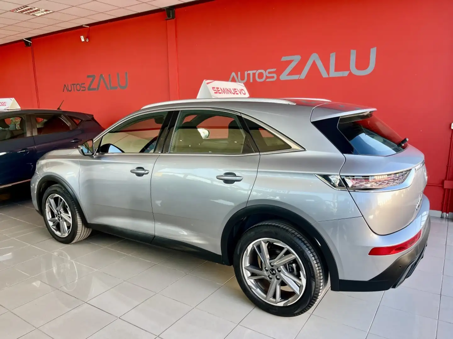 DS Automobiles DS 7 Crossback 1.5BlueHDi Chic Aut. Grau - 2