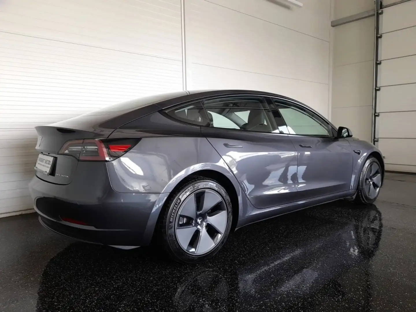 Tesla Model 3 LONG RANGE 4x4 Aut. *SKY / AUTOPILOT / VOLL LED / NAVI / ACC / VOLLEDER / KAMERA / PREMIUM SOUND SYSTEM / KEYLESS* Grau - 2