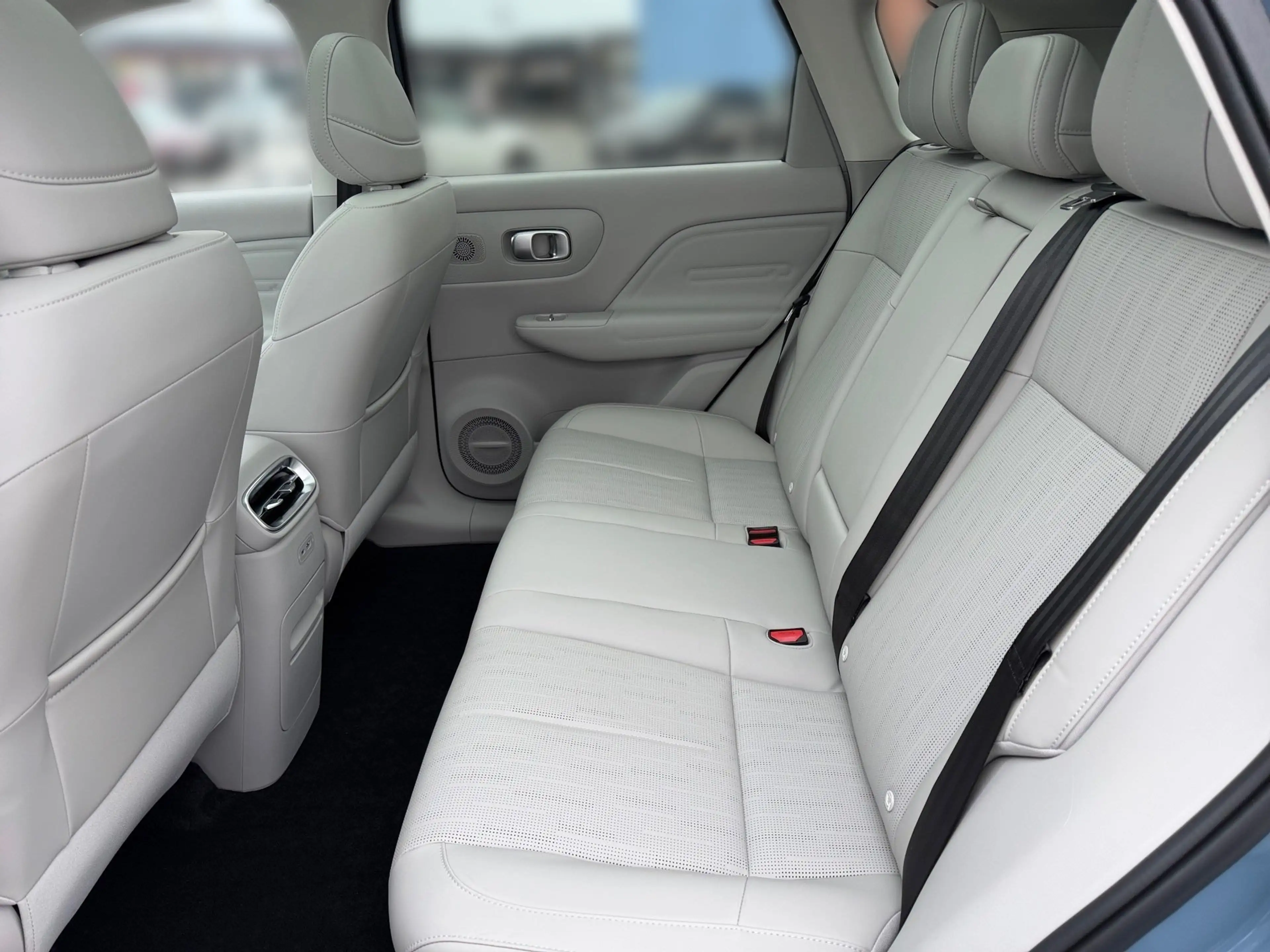 Leapmotor B10 B10 67,1 kWh Design Pro Max — photo 13