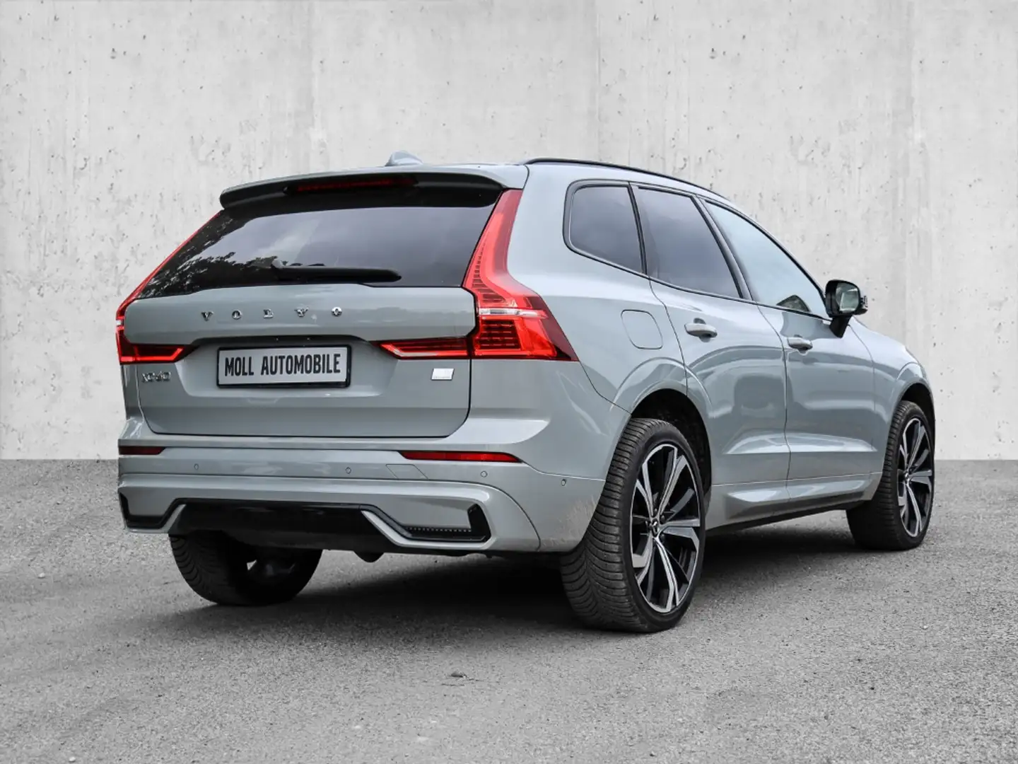 Volvo XC60 Ultimate Dark Recharge Plug-In Hybrid AWD T8 Twin Grau - 2