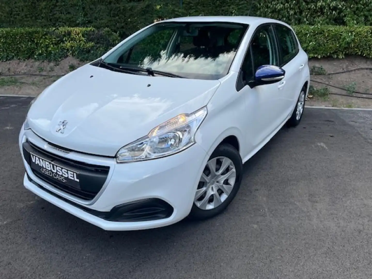 Peugeot 208 II Like Weiß - 1