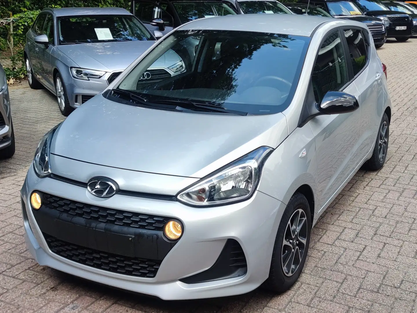 Hyundai i10 i10 1.0 Style  !!! 8000 KM / NIEUWSTAAT !!! Zilver - 1