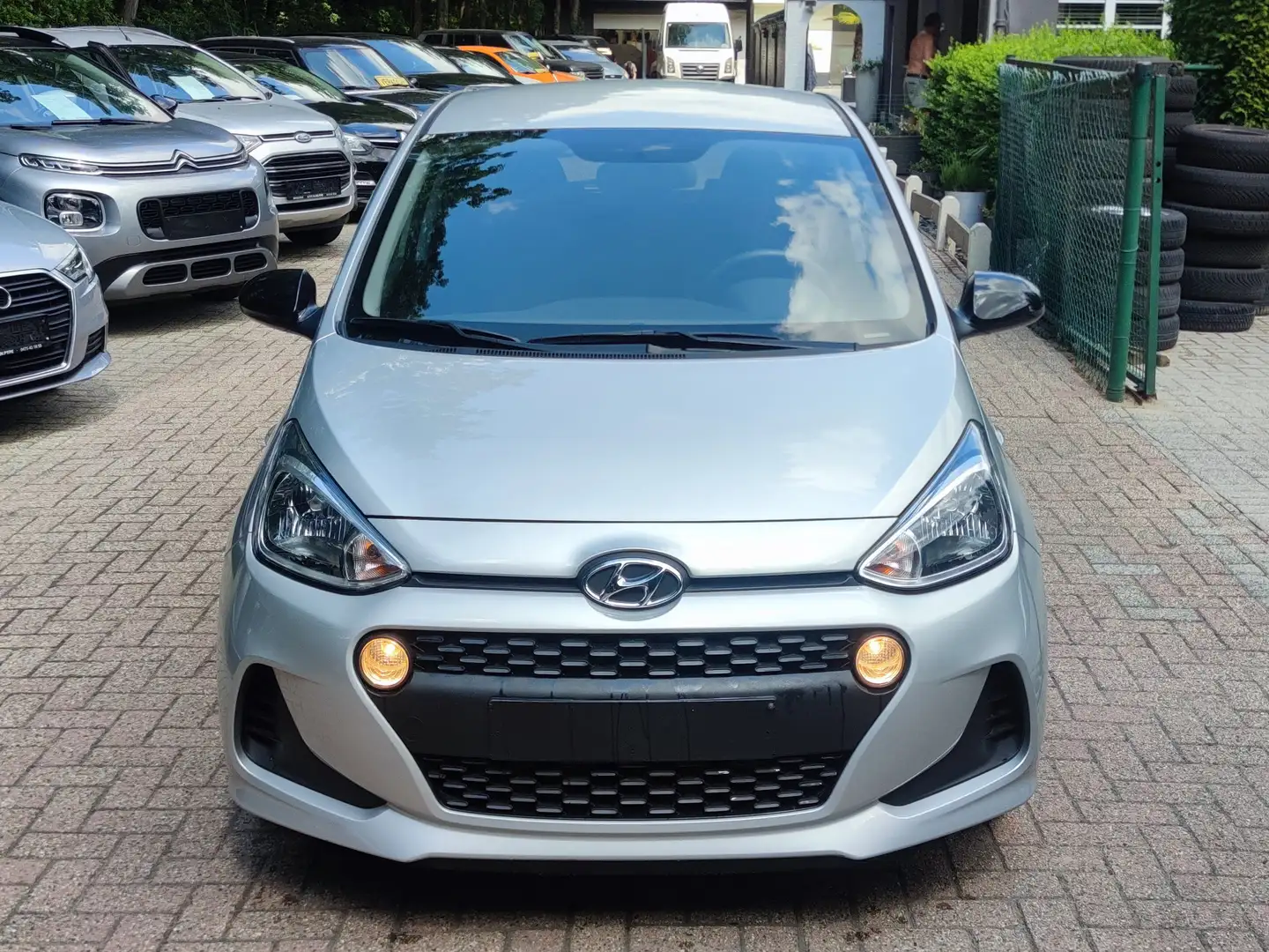 Hyundai i10 i10 1.0 Style  !!! 8000 KM / NIEUWSTAAT !!! Zilver - 2