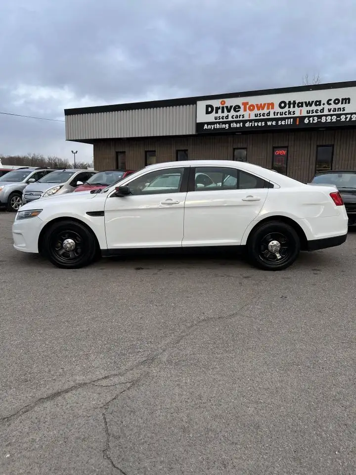 Ford Police Interceptor Sedan снимка Ford Police Interceptor Sedan