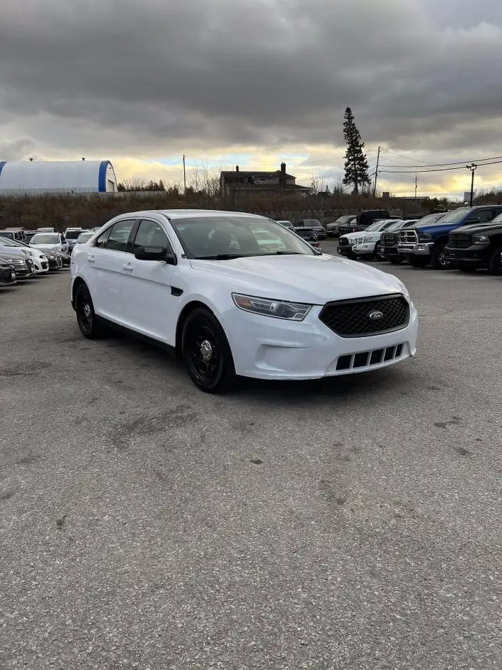 Ford Police Interceptor Sedan снимка Ford Police Interceptor Sedan