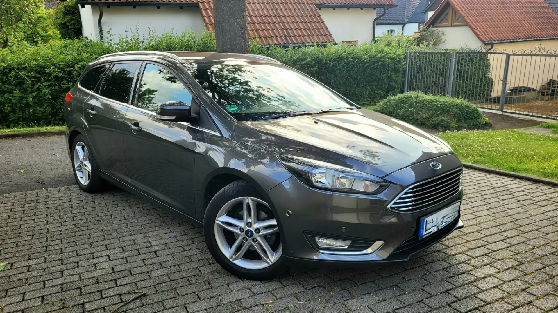 Ford Focus Titanium Grau - 1